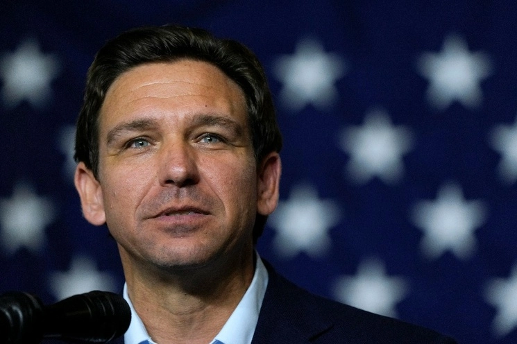 El gobernador de Florida, Ron DeSantis, declaró en un mitin que estaría dispuesto a utilizar ataques con aviones no tripulados contra los cárteles mexicanos de la droga si es elegido presidente, informaron medios locales. Foto Ap