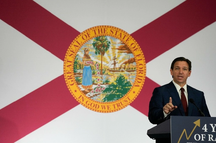 El gobernador Ron DeSantis en conferencia el pasado martes. Foto Ap