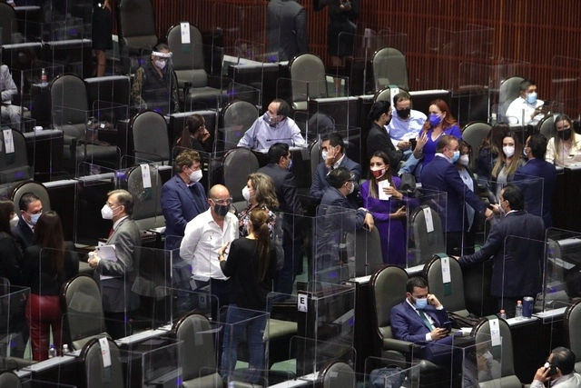 Diputados discuten la iniciativa que considera la desaparición de fideicomisos entre ellos el Fonden. Foto Roberto García