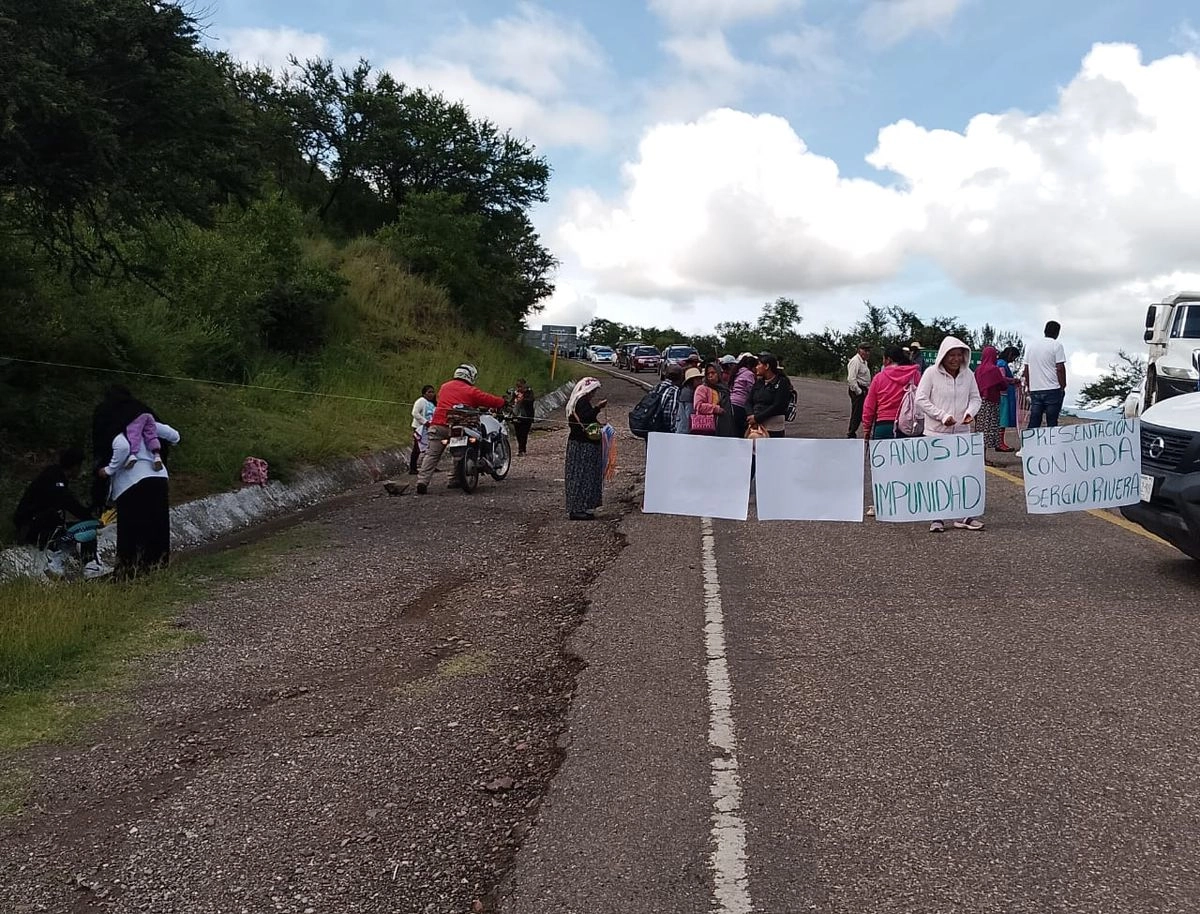 A siete años de su desaparición forzada, el Movimiento Agrario Indígena Zapatista (MAIZ) exigió la presentación con vida de Sergio Rivera Hernández, activista nahua y defensor del territorio.  Foto