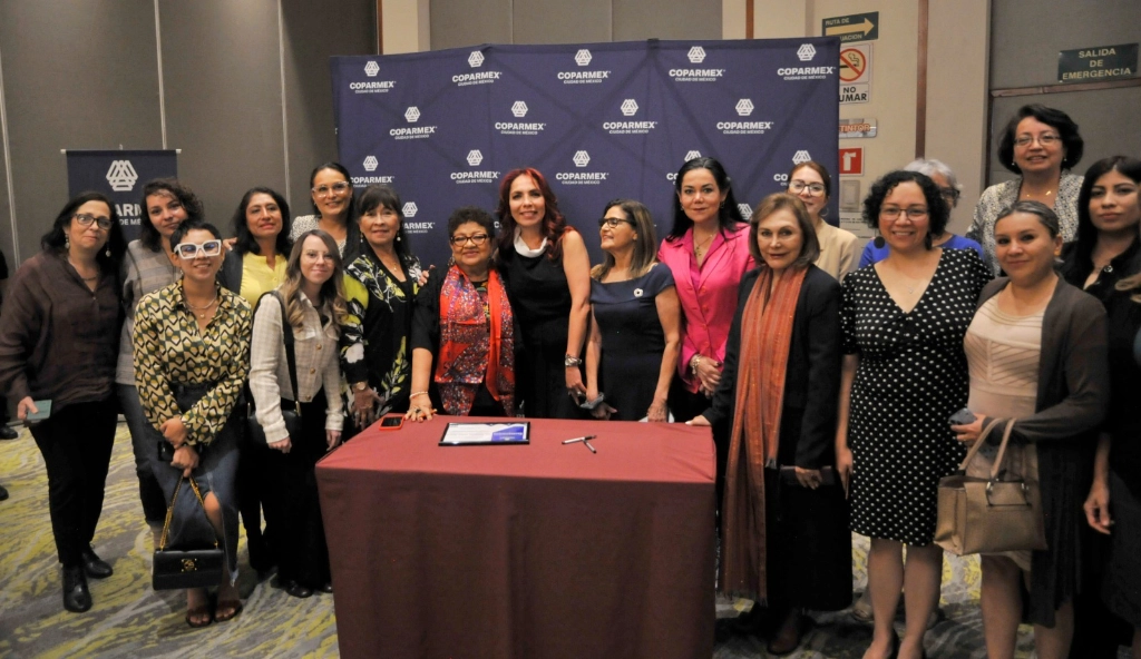 Firma del convenio de colaboración entre la FGJCDMX y la Coparmex. Foto FGJ