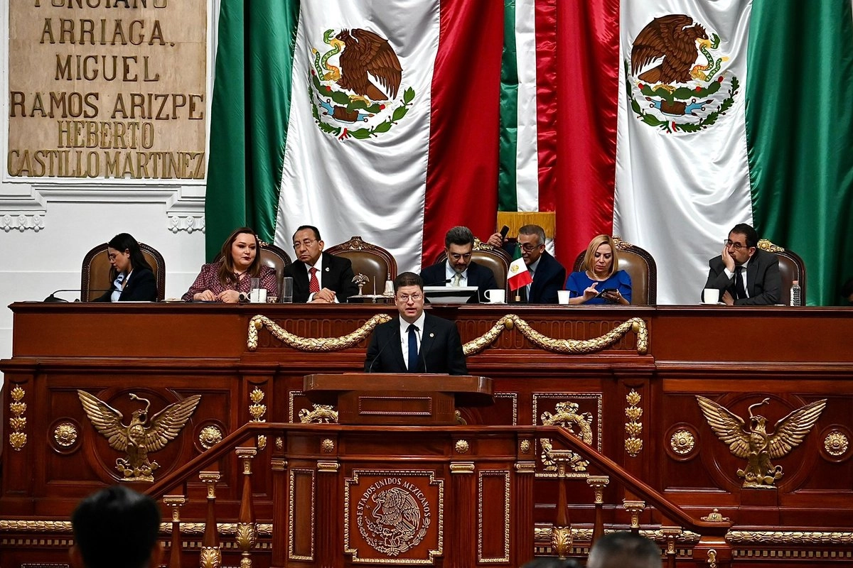 El secretario de Seguridad Ciudadana de la CDMX, Pablo Vázquez, compareció en el Congreso capitalino donde destacó la reducción de delitos en todas las alcaldías. Foto