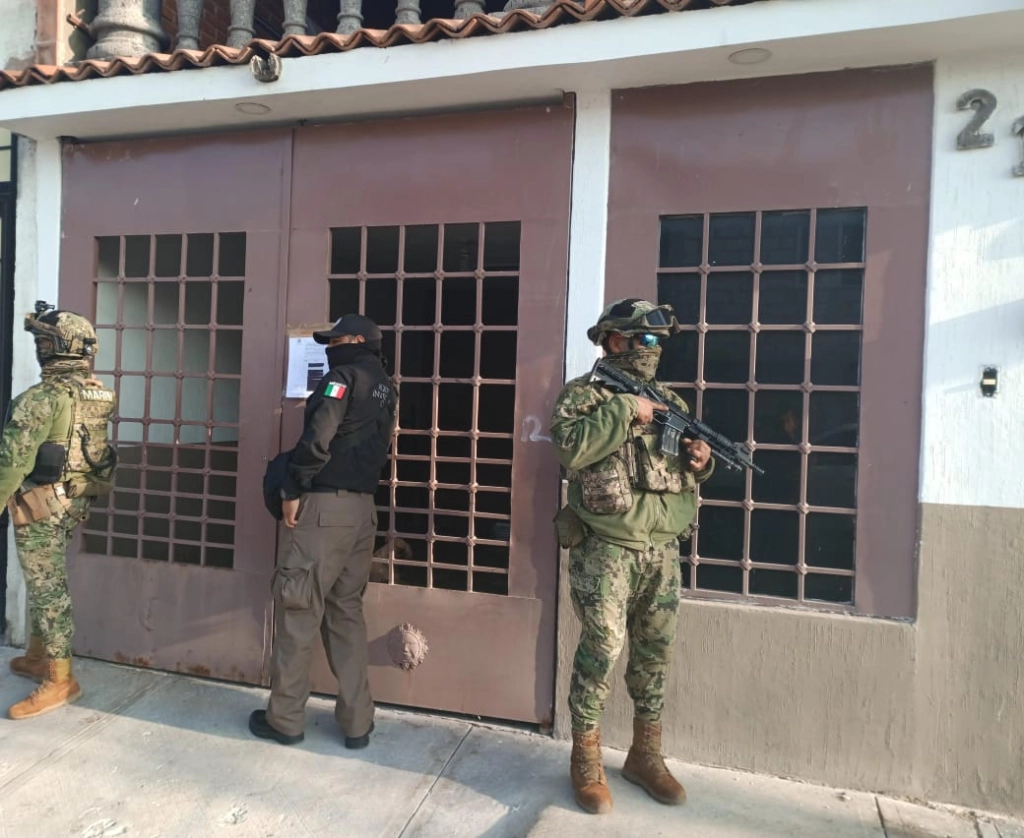 La información recabada refiere que esta banda además de dedicarse al tráfico y venta de armas también se encuentra vinculada al delito de falsificación de documentación oficial. Foto ESPECIAL