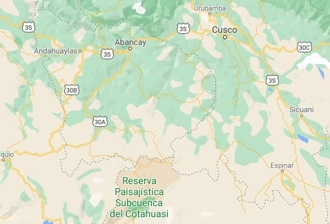 El autobús se desbarrancó a la altura de la comunidad campesina de Huallpachaca. Foto Tomada de Google Maps