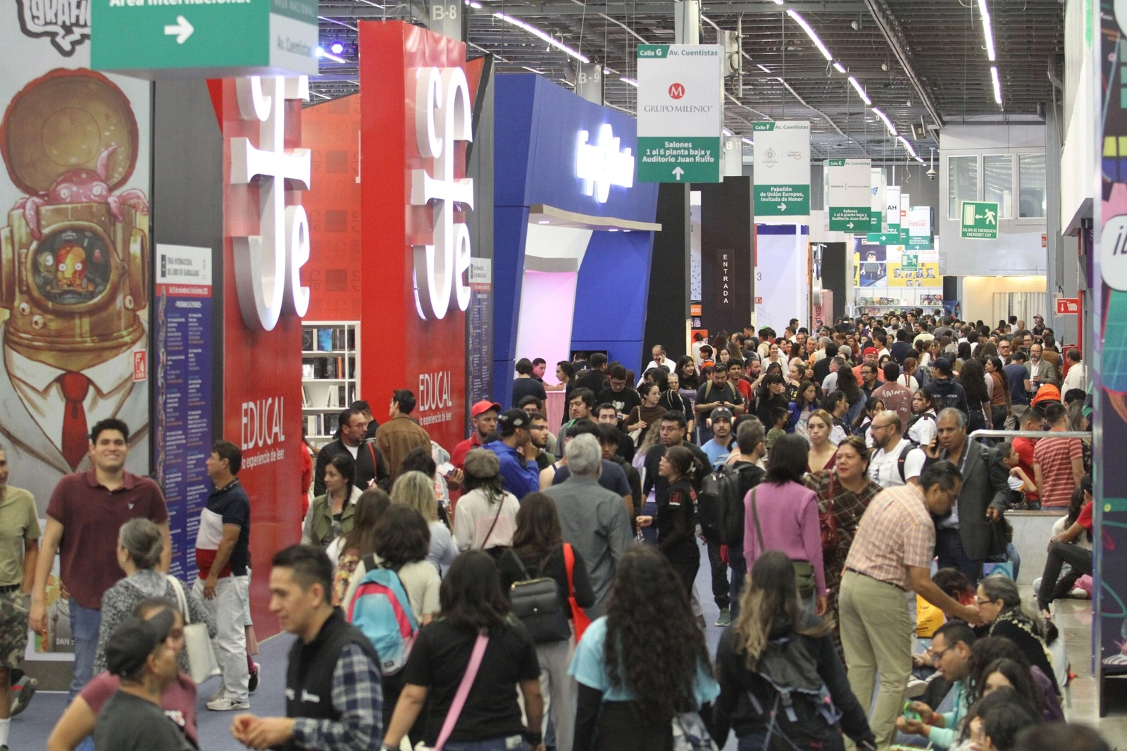 El pasado sábado 25 de noviembre inicio la 37 Feria Internacional del Libro de Guadalajara, en la Expo Guadalajara. Foto Arturo Campos Cedillo