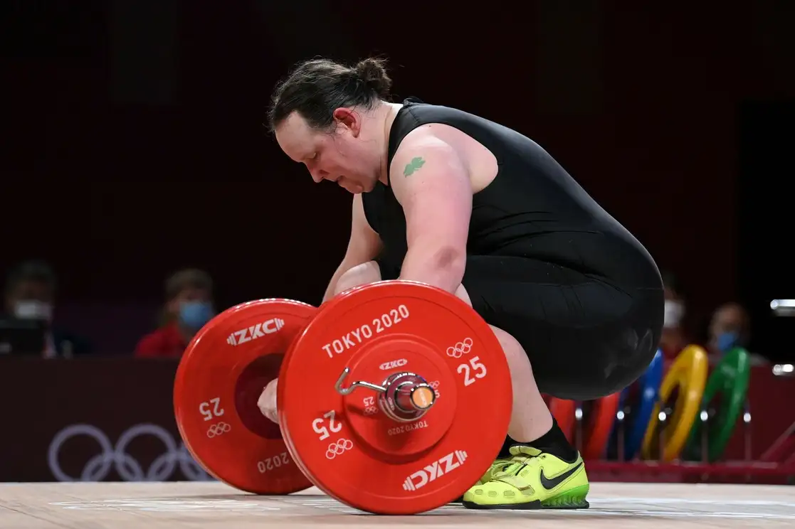 Laurel Hubbard de Nueva Zelanda durante la competencia de halterofilia femenina de + 87 kg, en los Juegos Olímpicos de Tokio 2020, el 2 de agosto de 2021. Foto Afp