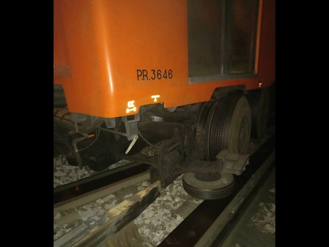 El incidente, que se suscitó hoy alrededor de las 5:30 horas, no afectó la operación continua de los trenes en la Línea 3, Indios Verdes a Universidad, y viceversa. Foto tomada del Twitter de @repartidorr

