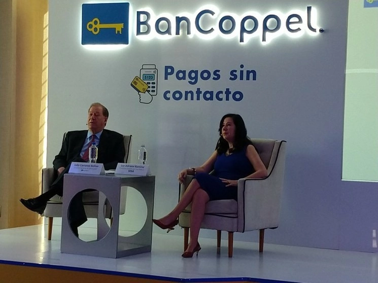 Imagen de archivo de directivos de BanCoppel donde informa los servicios de la banca. Foto Julio Gutiérrez