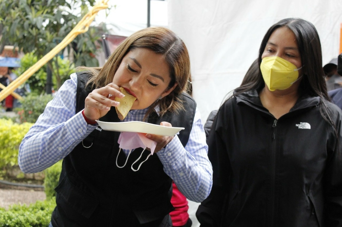 En la explanada de la alcaldía Tlalpan, pese a contagios, inauguraron ayer la Feria del Taco. Foto La Jornada