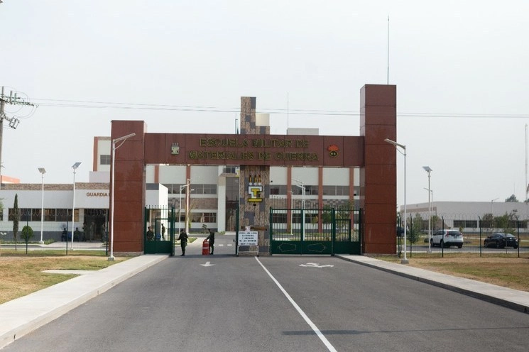 Entrada de la base aérea militar de Santa Lucía donde se proyecta la construcción del NAIM. Foto Pablo Ramos / Archivo