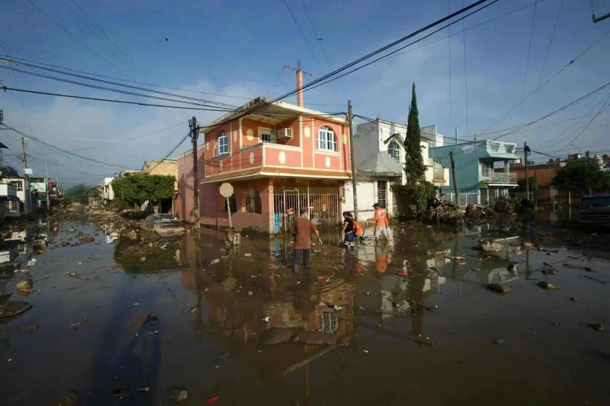 Afectaciones en la colonia Infonavit Gaviotas, en Poza Rica, tras las intensas lluvias registradas hace una semana en Veracruz, el 16 de octubre de 2026. Foto 
