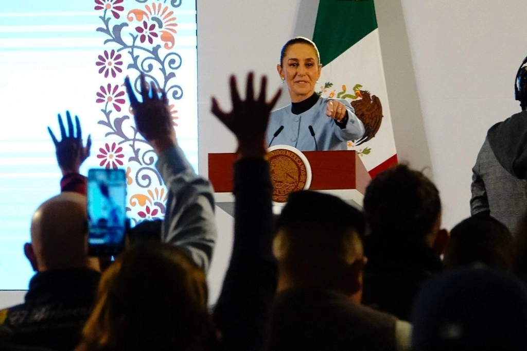 La presidenta Claudia Sheinbaum durante su conferencia matutina en Palacio Nacional, el 10 de octubre de 2024. Foto Rogelio Morales / Cuartoscuro / La Jornada