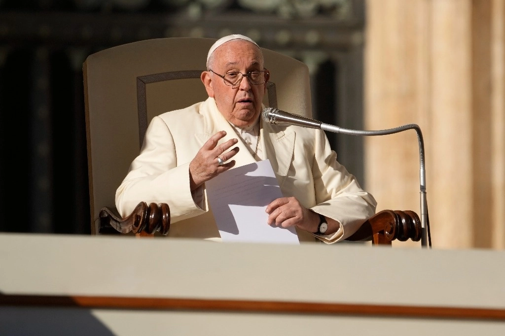 El Papa Francisco celebra su audiencia general semanal en la Plaza de San Pedro, en el Vaticano, el miércoles 22 de noviembre de 2023. Foto Ap