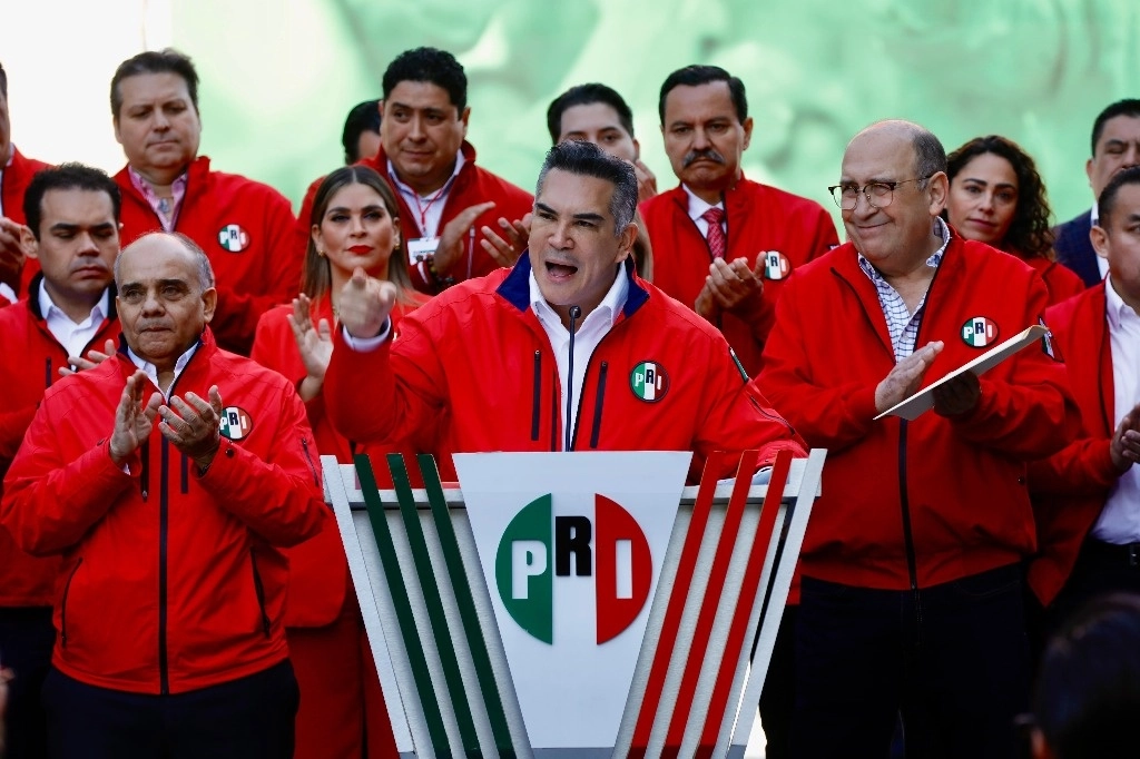 El presidente del Partido Revolucionario Institucional, Alejandro Moreno Cárdenas, encabeza la conferencia de prensa para presentar la ruta para la plenaria de sus legisladores, en la Ciudad de México, el 31 de enero de 2025. Foto Germán Canseco