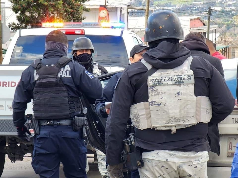 El hallazgo se reportó durante la madrugada de este jueves, alrededor de las 3 horas, de acuerdo a una denuncia ciudadana que alertó a las corporaciones policíacas. Foto tomada de X @SeguridadBC/ Archivo 