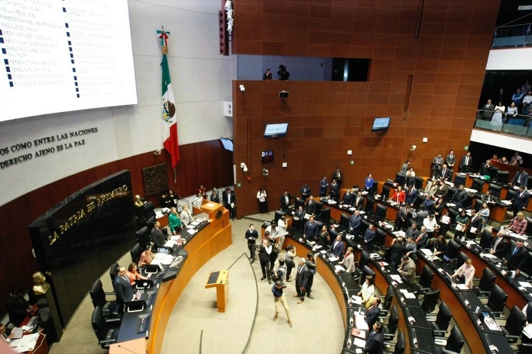 El Senado de la República suspendió la sesión, luego de que el coordinador de los senadores del PAN, Mauricio Kuri, denunció ante el pleno que fue motivo de espionaje político. Foto Roberto García Ortiz / Archivo