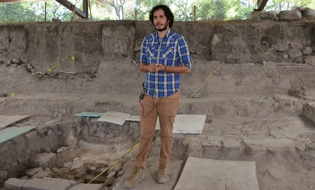 La Jornada - Descubren ofrenda en el Gran Basamento de Tlatelolco
