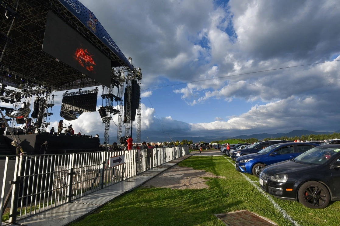 En algunos grandes foros se han efectuado autoconciertos; ahora, los asistentes podrán estar en palcos. Foto Cuartoscuro