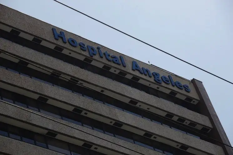 Aspecto externo del Hospital Ángeles del Pedregal donde permanece ingresado el ex titular de Pemex. Foto Cristina Rodríguez 