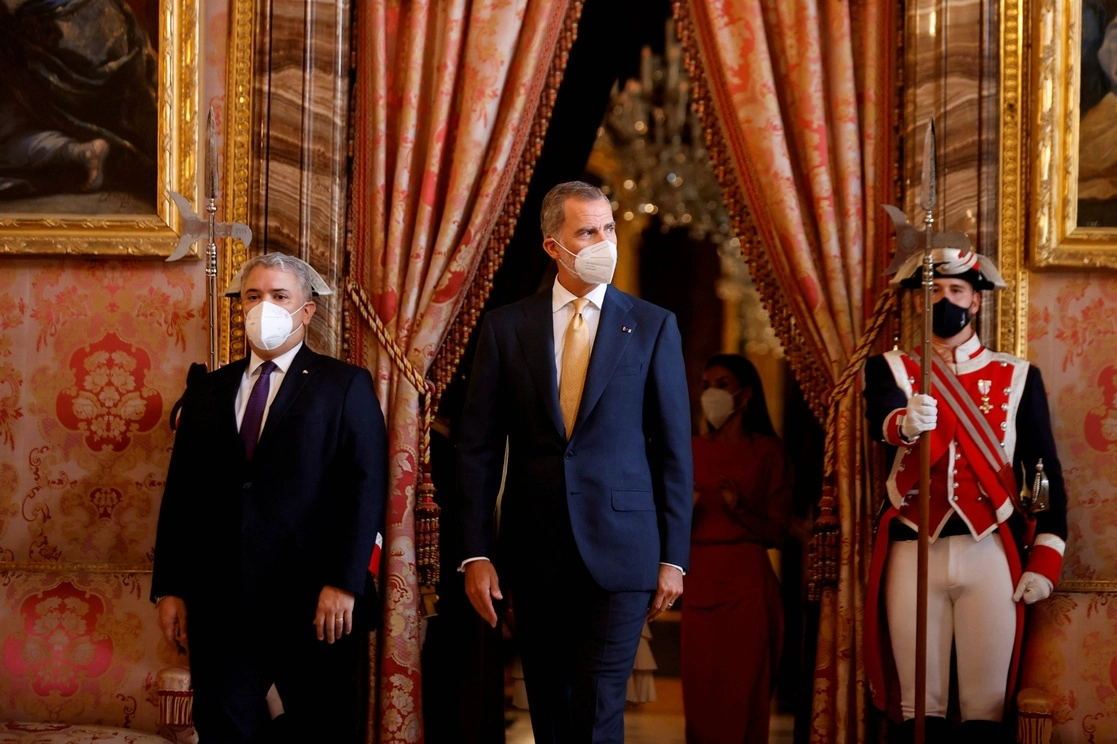 Iván Duque, presidente de Colombia (izquierda) y el Rey Felipe VI de España en el Palacio Real en Madrid. Foto Afp
