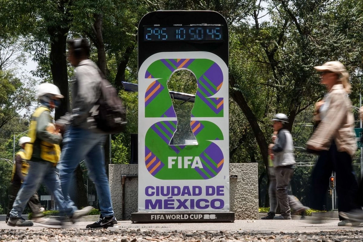 Cuenta regresiva del reloj mundialista colocado en Paseo de la Reforma, en la Ciudad de México, el 19 de agosto de 2025. Foto 