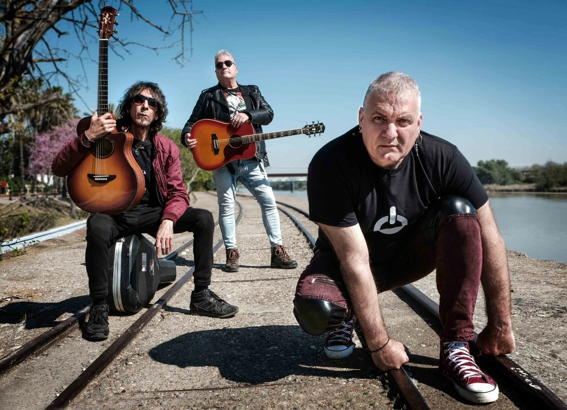 Finito de Badajoz, Juan M. Rodríguez y Madina, miembros de 'Reincidentes'. Foto tomadas del Facebook de los músicos




