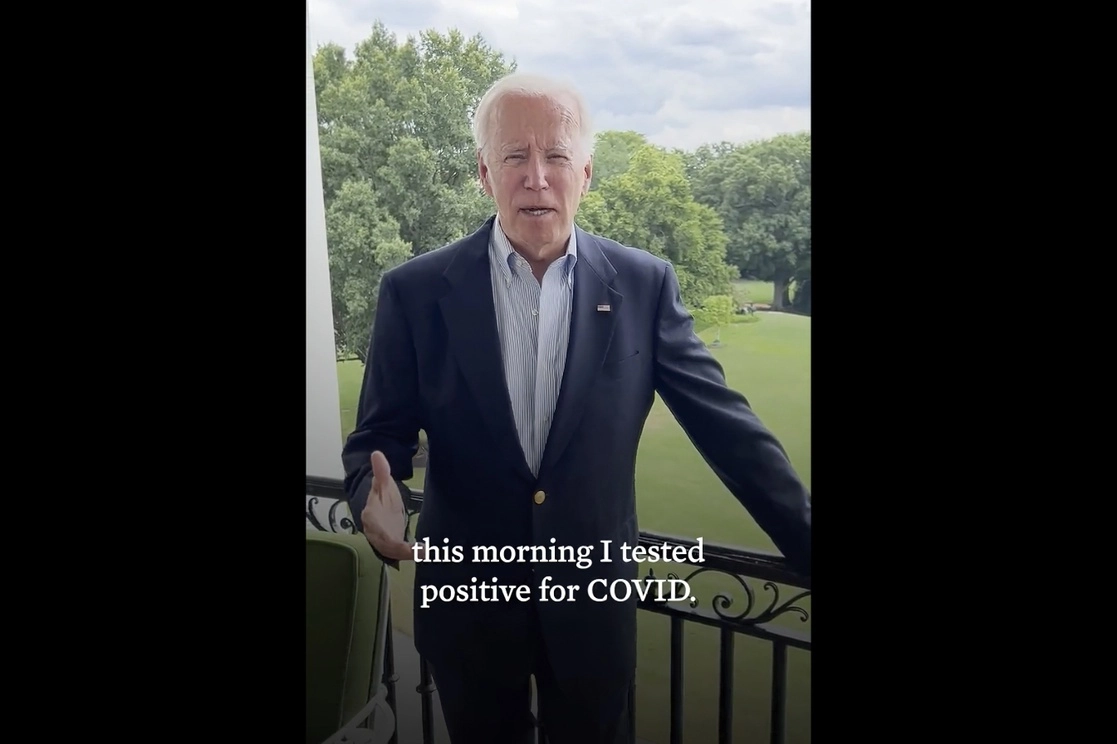El presidente de Estados Unidos, Joe Biden, publicó un video en el que comentó que está "muy bien" después de dar positivo a covid-19, el 21 de julio de 2022. Foto La Casa Blanca vía Ap