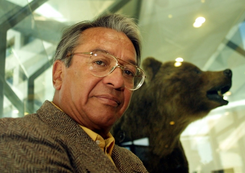 El escritor acalpuqueño José Agustín, en entrevista para 'La Jornada', el 11 de diciembre de 2002. Foto Roberto García Ortiz