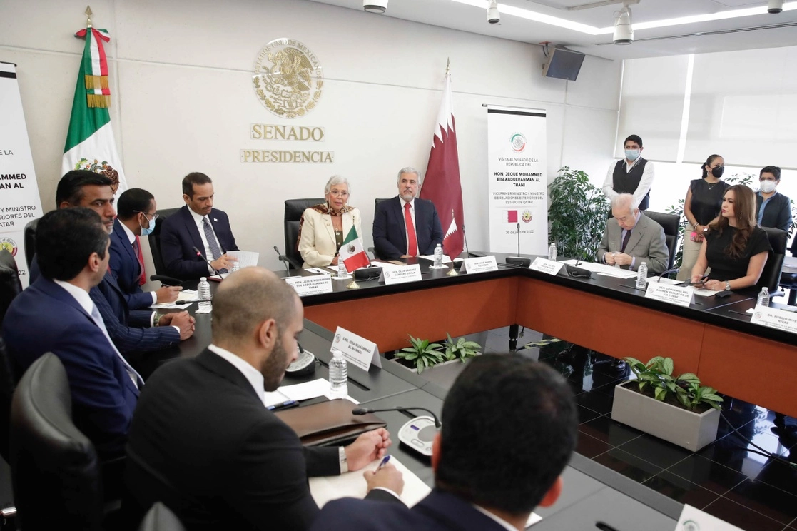 El viceprimer ministro y ministro de Relaciones Exteriores de Qatar, Mohammed Abdulrahman Al Thani visitó el Senado donde se reunió con la Mesa Directiva de esta cámara, que encabeza Olga Sánchez Cordero. Imagen tomada de https://twitter.com/senadomexicano