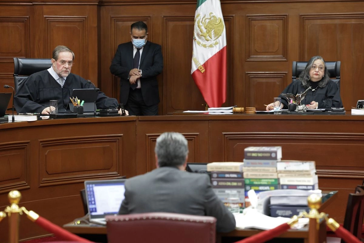 Los ministros, Jorge Mario Pardo Rebolledo y Norma Piña, durante la sesión en la cual el pleno de la Suprema Corte de Justicia de la Nación (SCJN), validó las disposiciones contenidas en la Ley de Participación Ciudadana del Estado de Chihuahua relacionadas con la revocación de mandato. 