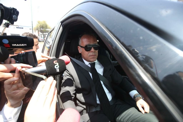 El abogado de Emilio Lozoya, Miguel Ontiveros, a su llegada a los juzgados del Reclusorio Norte, en la Ciudad de México, el 18 de julio de 2023. Foto Yazmín Ortega Cortés