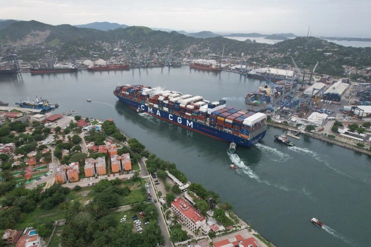 Construido en 2013 y con bandera de Malta, ha recorrido los mares del mundo bajo la operación de CMA CGM, una reconocida naviera internacional. Foto cortesía Puerto de Manzanillo