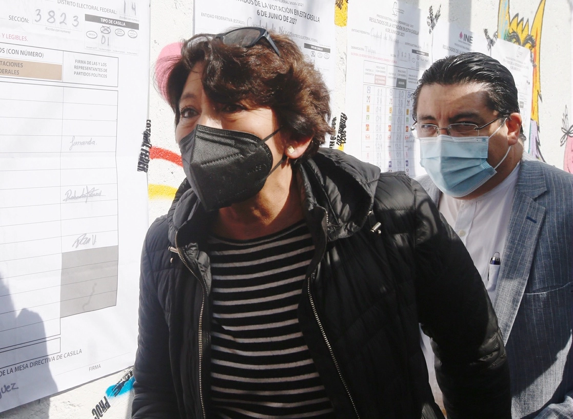 La secretaria de Educación Pública, Delfina Gómez, platicó con medios antes de visitar el jardín de niños Celic, en Tlalpan. Foto Guillermo Sologuren
