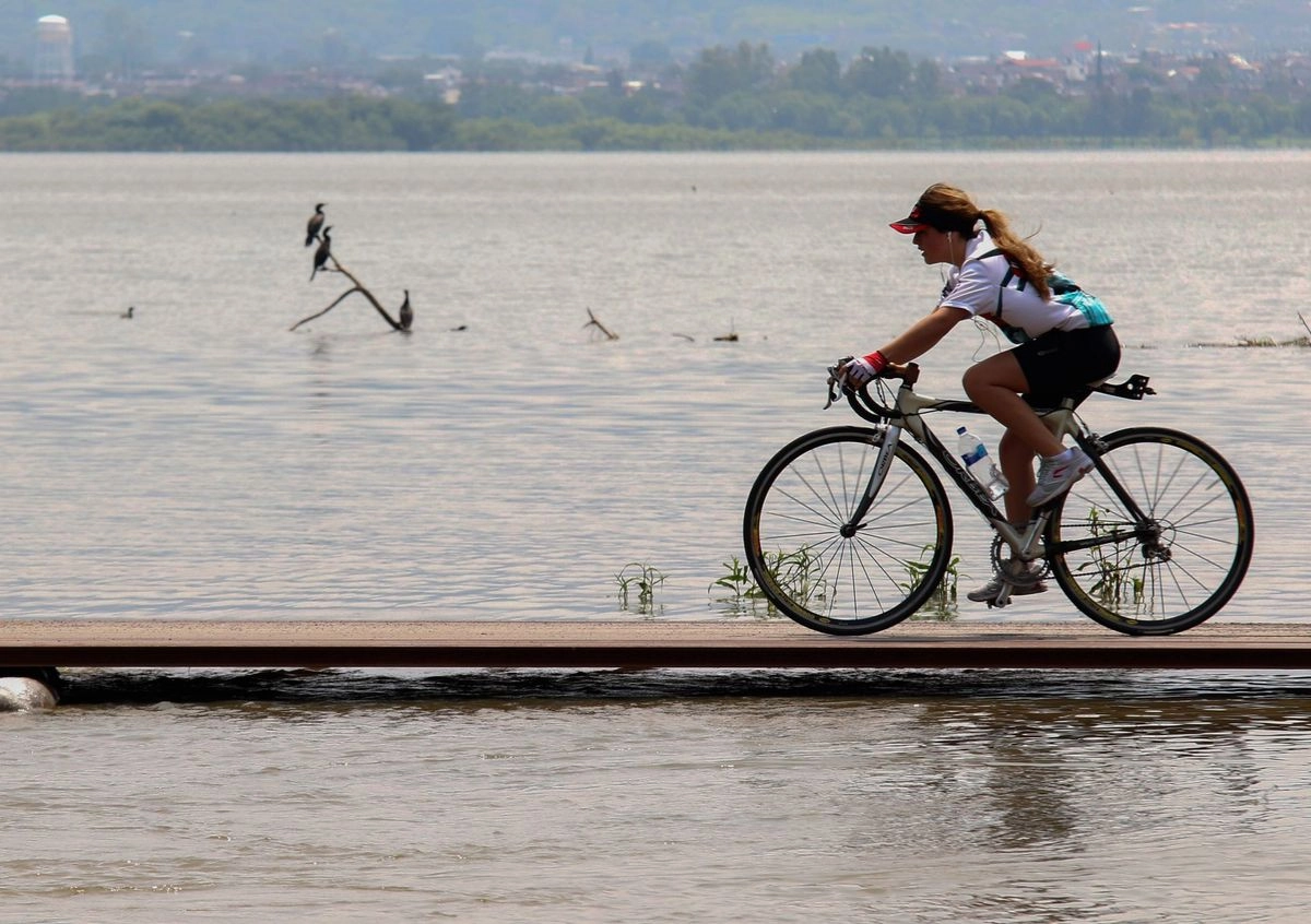 Debido al aumento del nivel de la presa Santa María, en Sinaloa, se inició el desfogue del embalse con la finalidad de extraer 206 de metros cúbicos por segundo de agua. Foto 