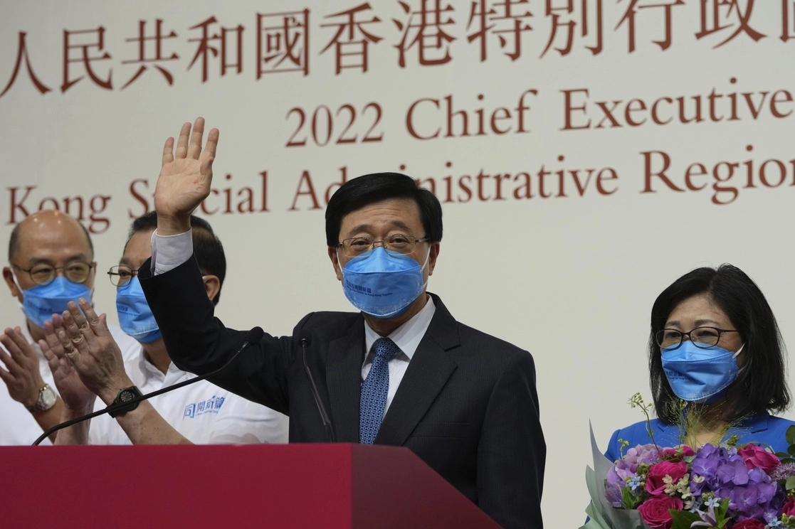 John Lee, el ex jefe de seguridad que supervisó la represión contra el movimiento pro democracia de Hong Kong, fue designado como nuevo líder de la ciudad por un pequeño comité de personas leales a Pekín. Foto Ap 
