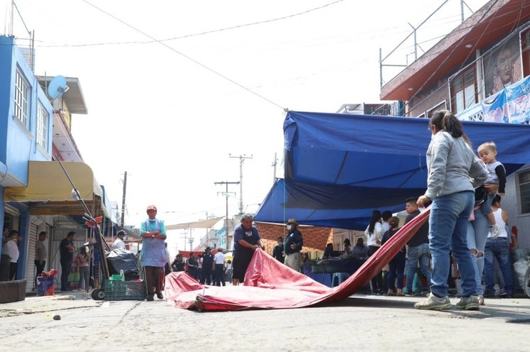 El gobierno de Ecatepec retiró a los comerciantes del tianguis de la colonia La Popular. Foto La Jornada