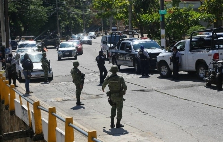 Los vecinos “se comunicaron con el candidato para informarle que dos personas habían pasado frente al salón de fiestas, lanzando cuatro bombas molotov. Foto Cuartoscuro / Archivo