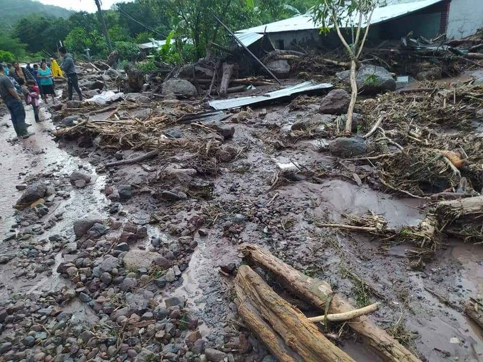 Deslave de cerro en el municipio Ángel Albino Corzo, Chiapas. Foto La Jornada 