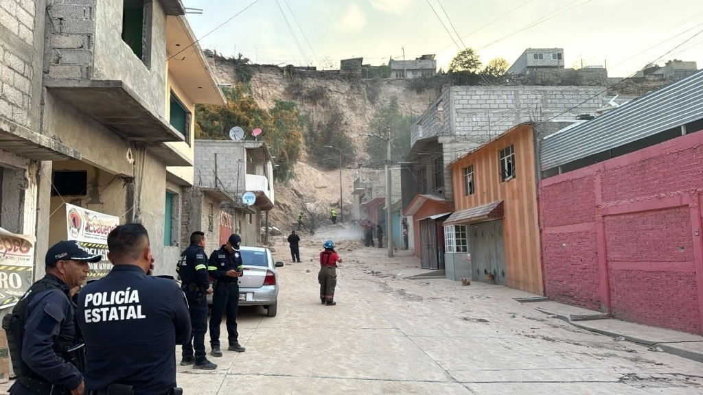 Policías y protección civil de la demarcación acudieron al llamado de auxilio. Foto La Jornada