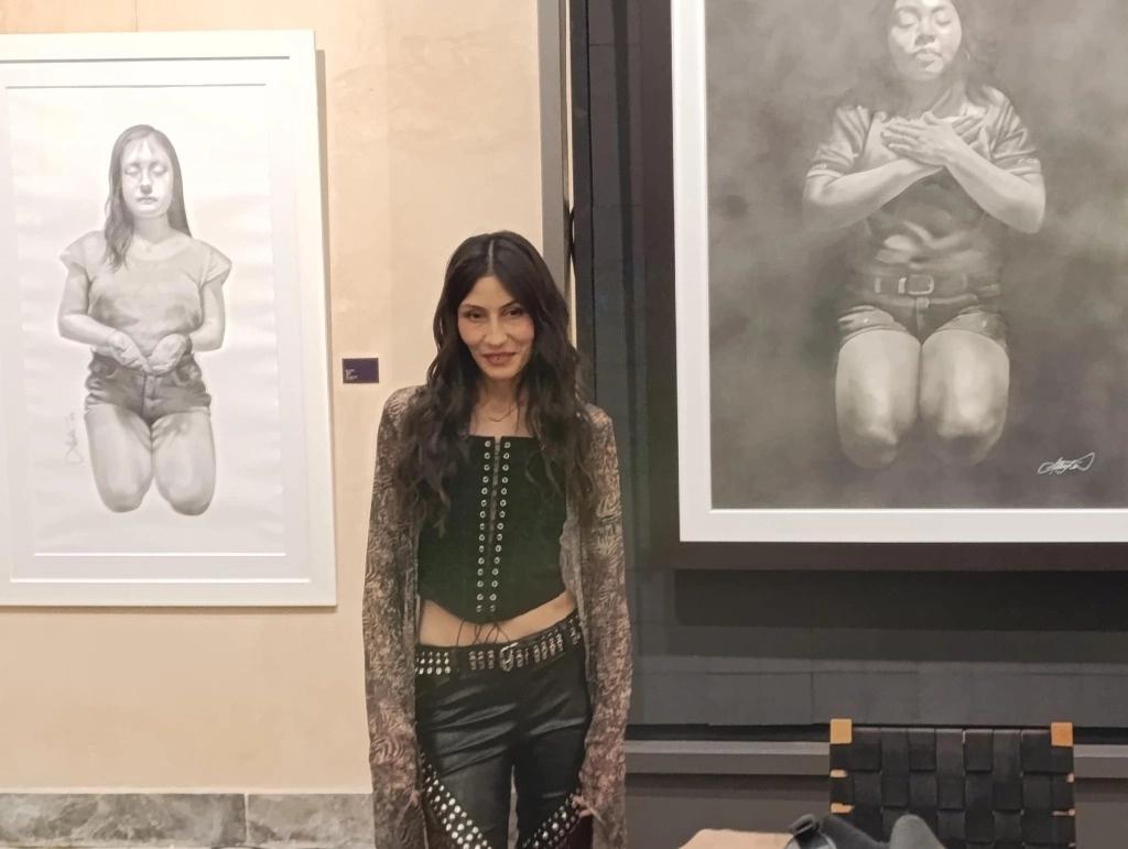 Antes de su presentación ofreció una conferencia de prensa en el Museo de San Cristóbal, en la que expresó que antes de subirse al escenario “pienso mucho en esa niña” que cantaba a los sillones en su casa. Foto Elio Enríquez