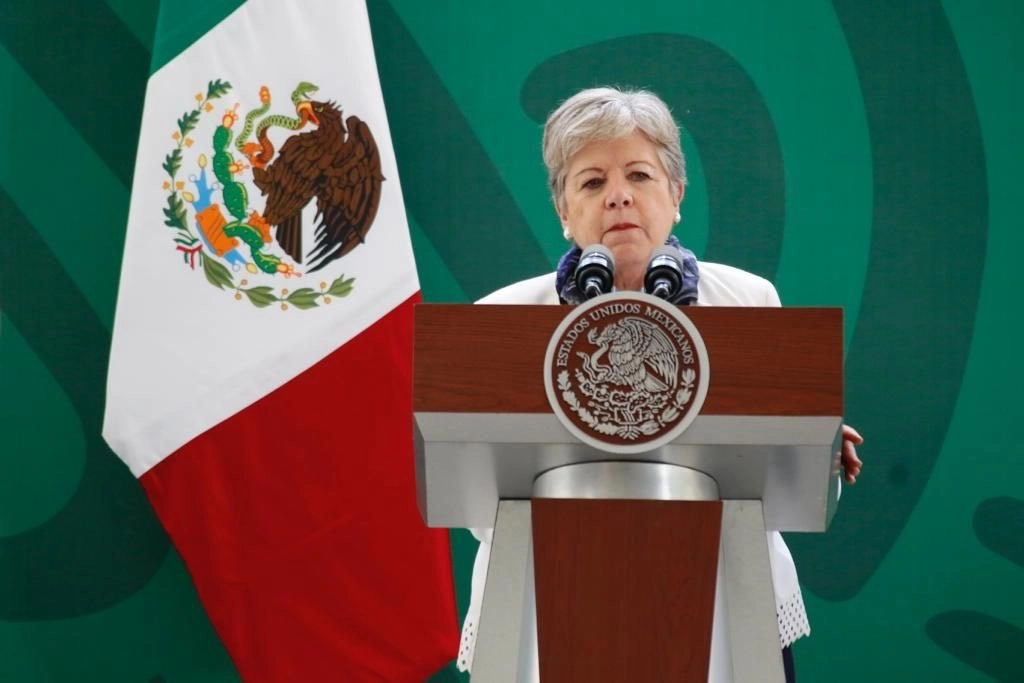 Bárcena escribió su mensaje como respuesta a una nueva publicación del medio, que señala que la jefa de la diplomacia mexicana solicitó ayuda al ex presidente argentino, Alberto Fernández, para “bajar la tensión con Milei”. Foto @aliciabarcena