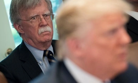 En su libro ‘The Room Where it Happens’, que será puesto a la venta la próxima semana, el ex asesor de Seguridad Nacional de la Casa Blanca, John Bolton, revela que Donald Trump decía que Venezuela era parte de Estados Unidos y que ‘‘sería cool’’ invadirla. Foto Afp