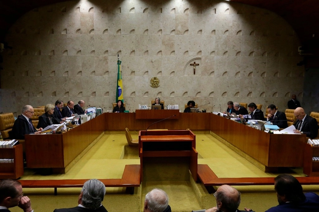 Aunque la mayoría de magistrados votaron a favor de definir un límite para los usuarios, existieron divergencias sobre las cantidades, que van de 25 gramos a 60 gramos. Foto Ap.