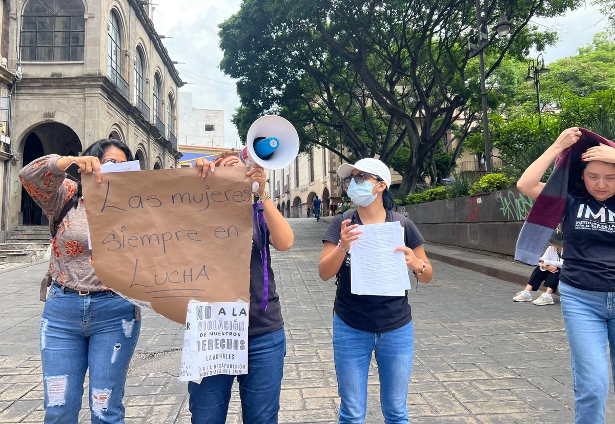 Protesta de trabajadoras realizada anteriormente que laboraban en el extinto Instituto de la Mujer de Morelos.