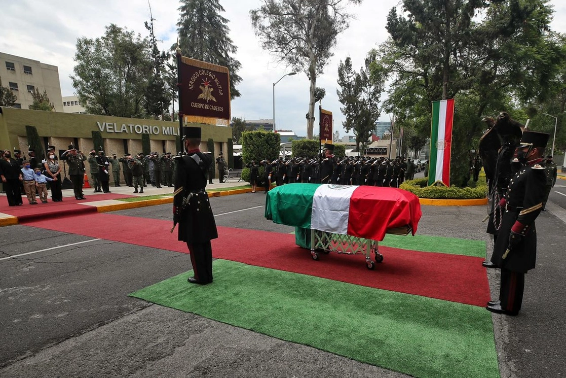 Homenaje al general Gerardo Clemente Vega García, el ex secretario de la Defensa Nacional, en el velatorio de la dependencia en Lomas de Sotelo, en la Ciudad de México, el 22 de junio de 2022. Foto Marco Peláez