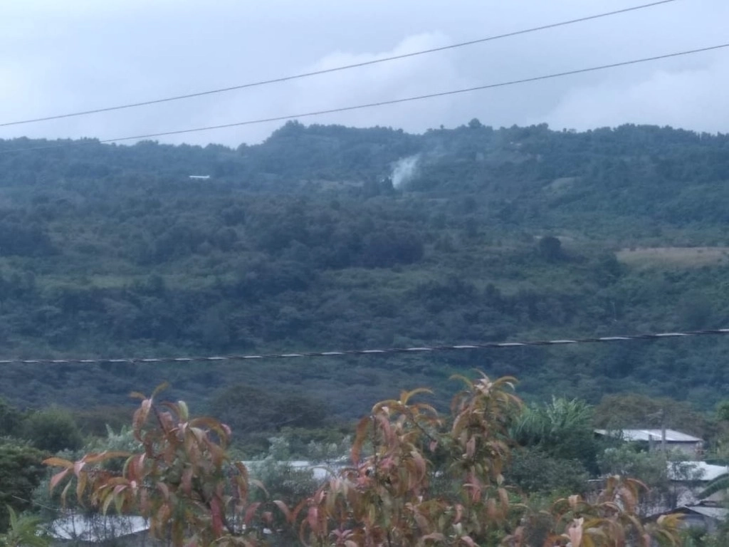Detonación de explosivos en Ik'al Lumtik, municipio de Chenalhó, Chiapas, captada el 17 de septiembre desde Aldama. Foto: Comisión de Desplazados de Aldama