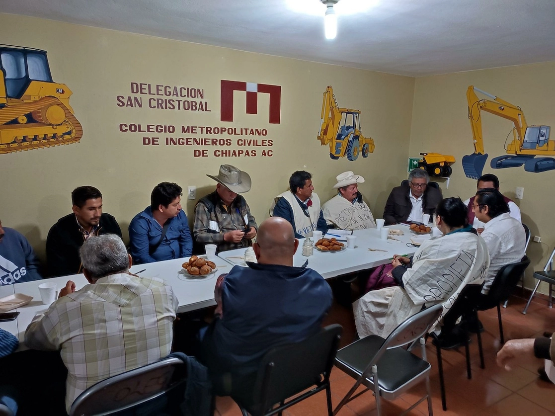 Desplazados de Chiapas se reunieron con la Cocopa para pedir les paguen sus terrenos tomados en 1994. Foto Elio Henríquez
