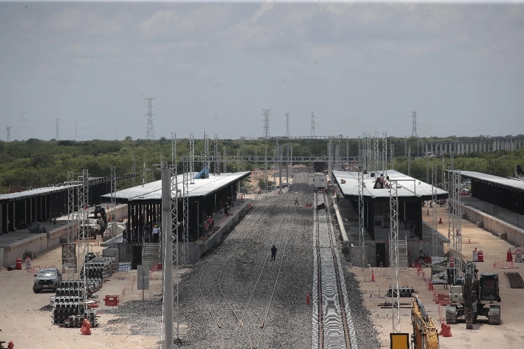Obras en la estación Teya, en Mérida, Yucatán, en imagen del 1 de septiembre de 2023. Foto Luis Castillo