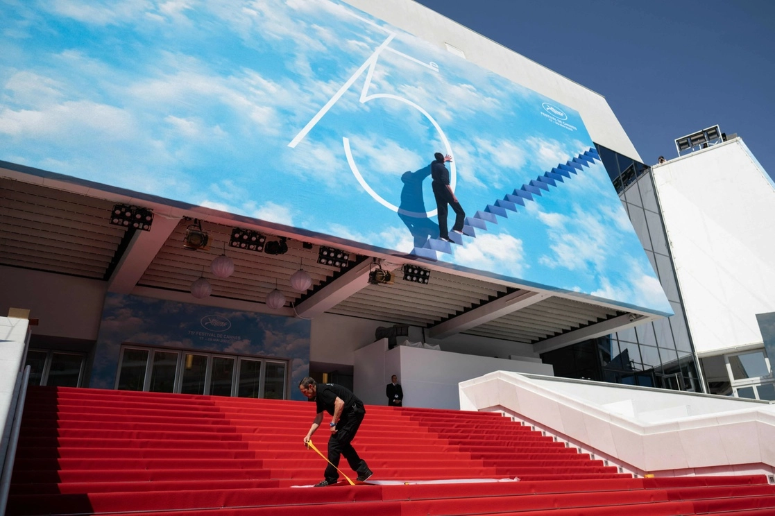 El Festival de Cine de Cannes desplegó la alfombra roja para lo que los organizadores esperan que sea un espectáculo totalmente resucitado en la Riviera francesa. Foto Afp