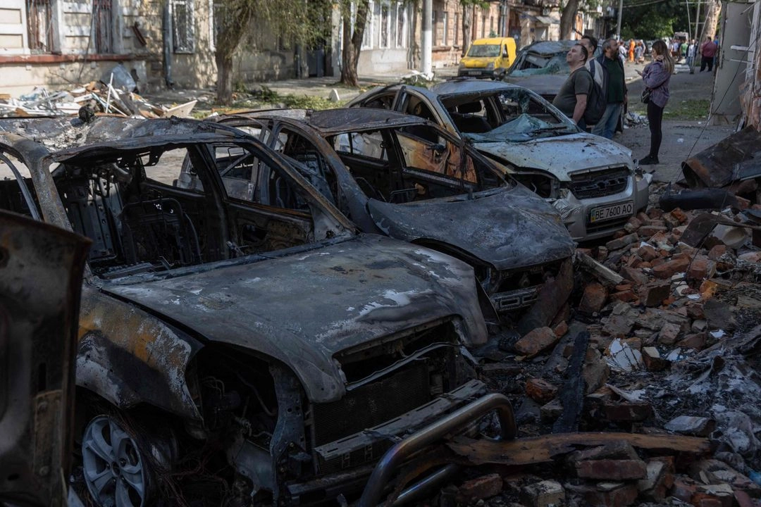  Rusia llevó a cabo ataques masivos con drones contra la capital ucraniana, Kiev, y la ciudad portuaria de Odesa la madrugada del 10 de junio, matando a una persona y alcanzando un hospital de maternidad, según informaron las autoridades ucranianas, que exigieron más sanciones.